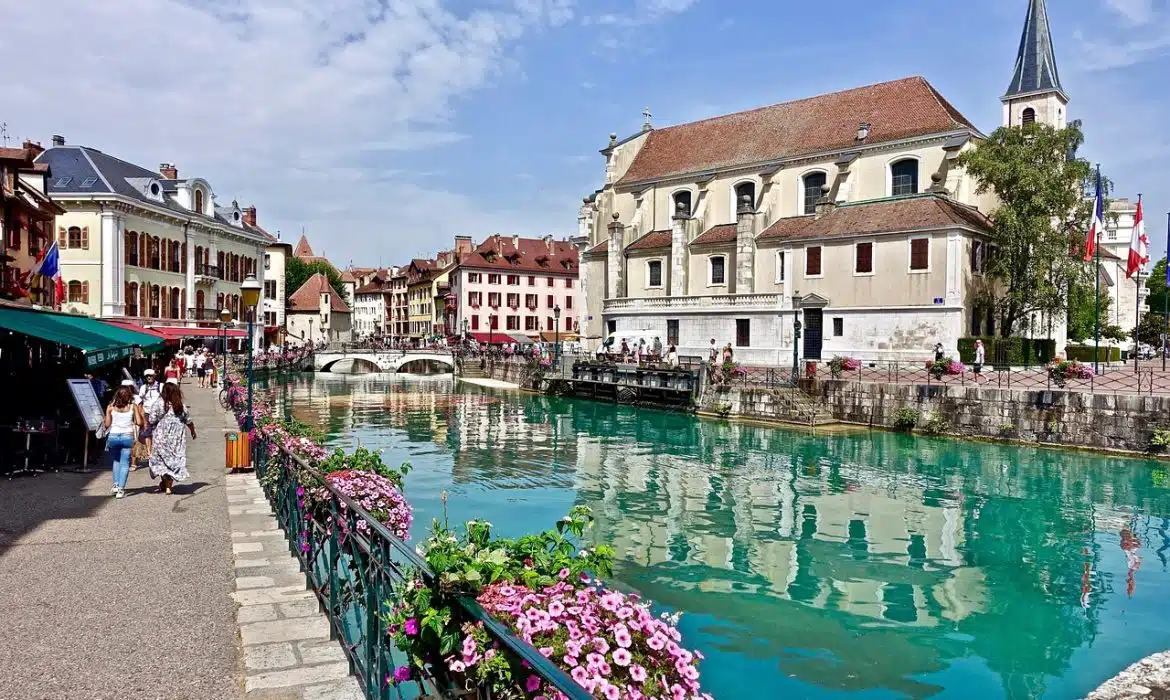 Lac d’Annecy, pourquoi est-ce une destination parfaite pour les vacances ?