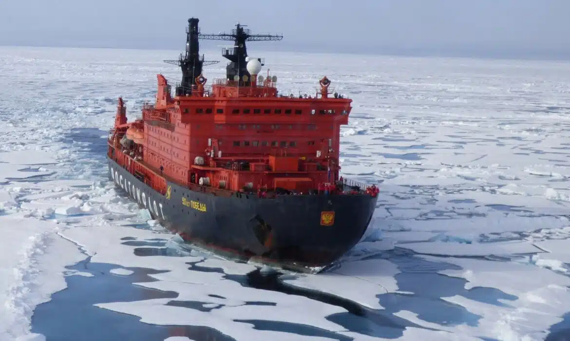 Les bonnes raisons de choisir un brise-glace pour sa croisière en Arctique