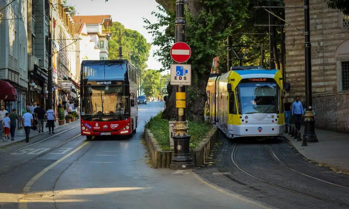 Voyager à petit budget : les solutions de transport à privilégier