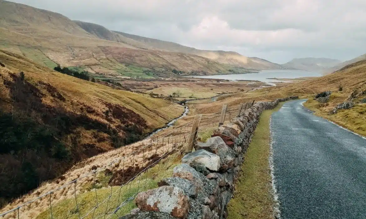 Les plus belles routes à parcourir pour découvrir des paysages époustouflants en voiture