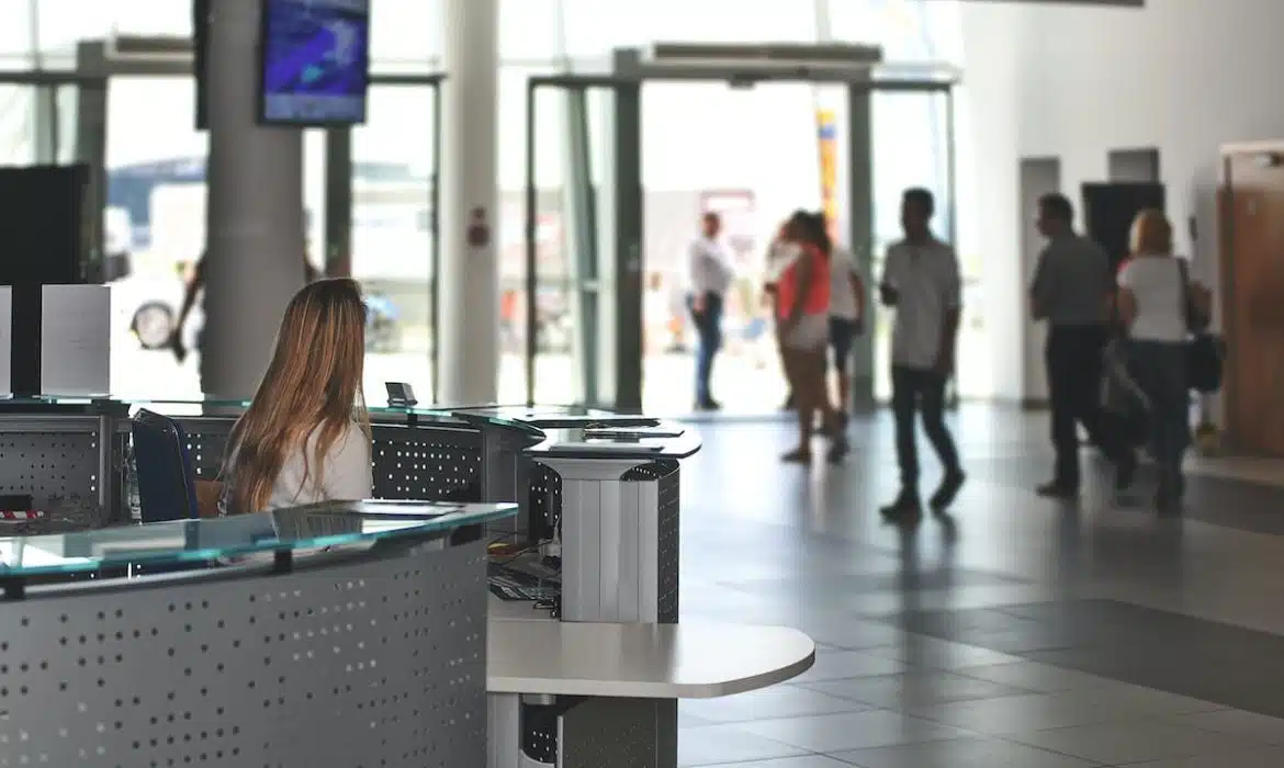 Éviter les files d’attente et les retards aux contrôles de sécurité dans les aéroports : Guide pratique pour un voyage sans stress