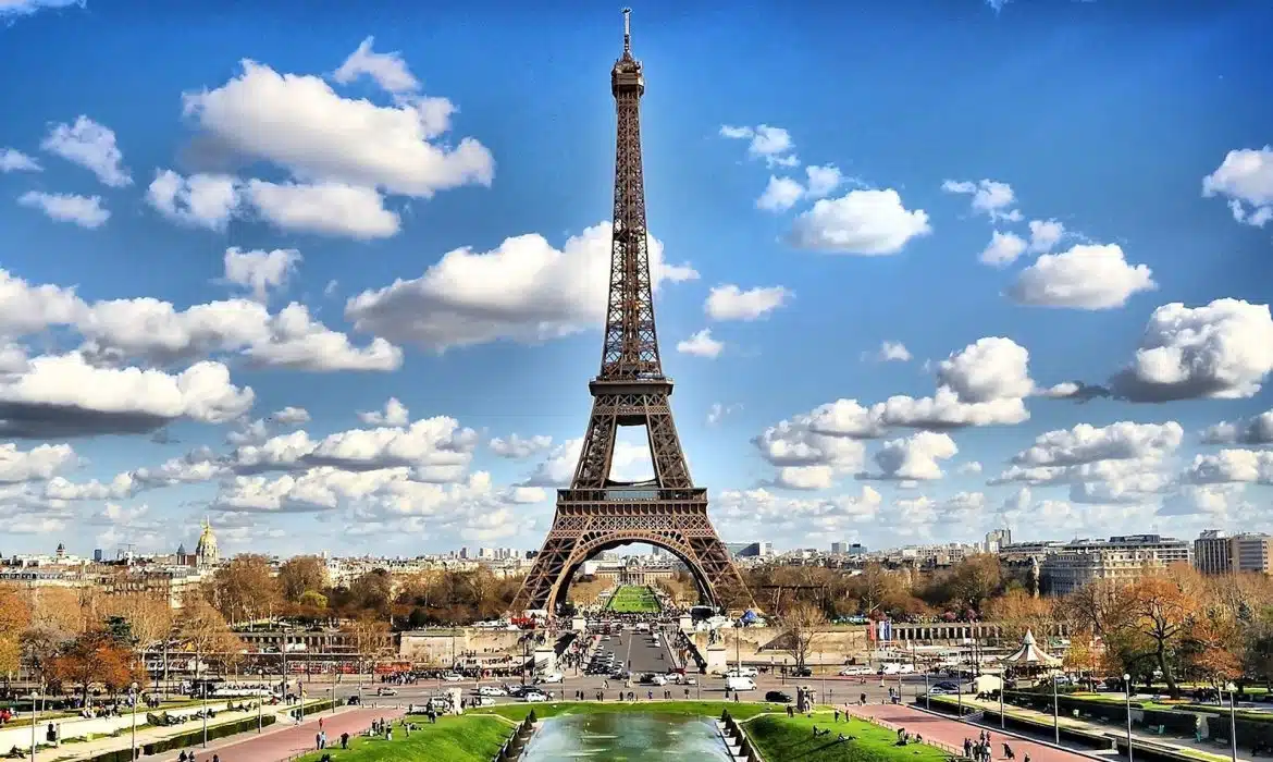 Comment visiter la Tour Eiffel sans faire la queue ?