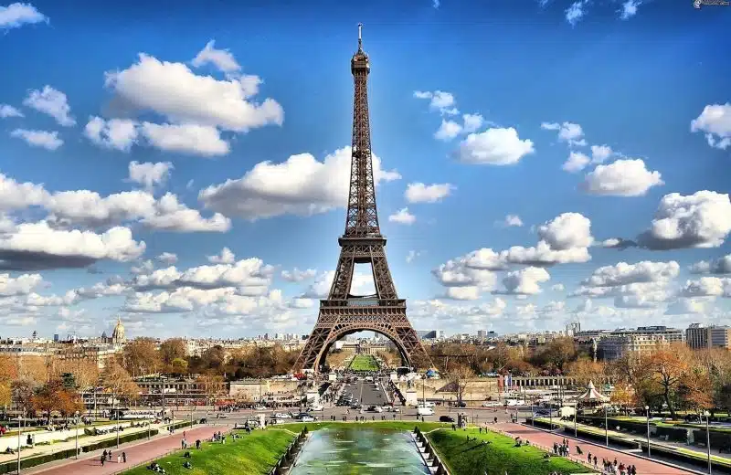 Comment visiter la Tour Eiffel sans faire la queue ?