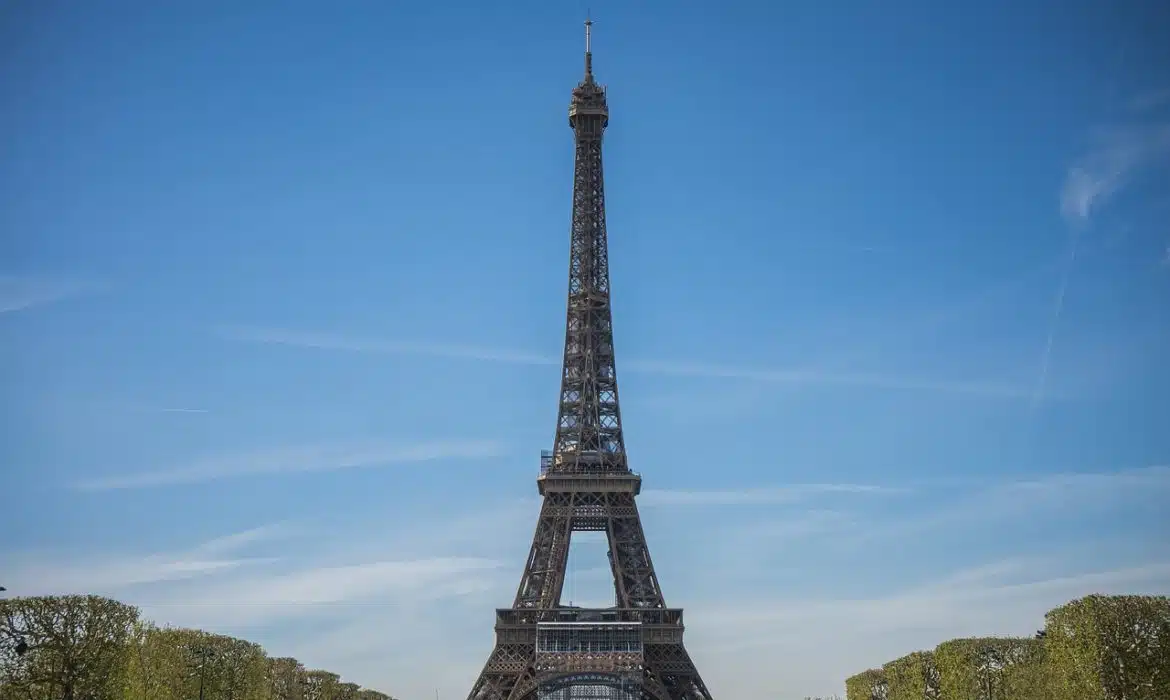 Naviguer dans la ville lumière : guide pratique pour se déplacer dans Paris