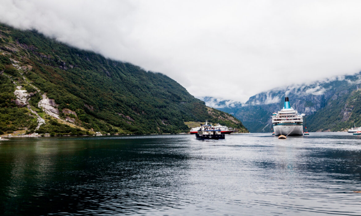 Pourquoi choisir une croisière pour explorer les fjords de Norvège ?