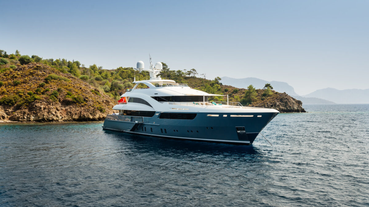 Quelle est la différence entre un yacht neuf et un yacht d’occasion ?
